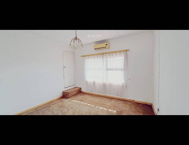 6 BEDROOM FREESTANDING FOR SALE IN MOUNTAIN RISE